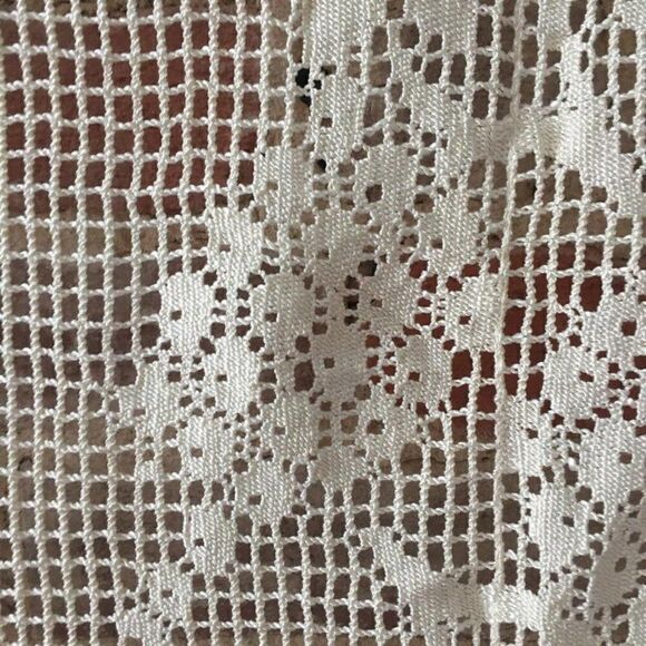 Tablecloth Vintage Handmade Chic Mesh Ivory 45x66" - Picture 3 of 5